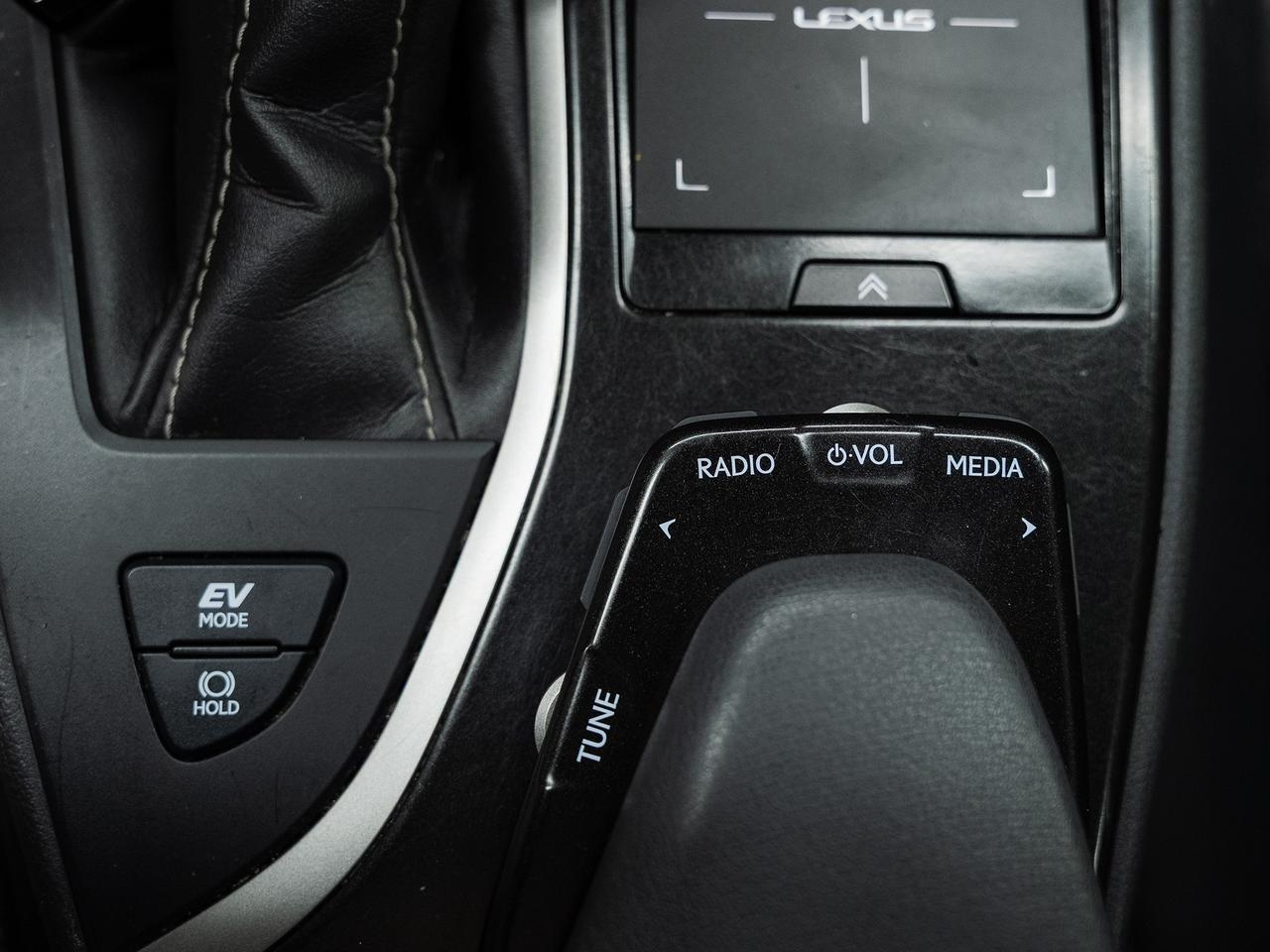 2021 Lexus UX 250 HYBRID AWD | Sunroof | Leather | BSM | CarPlay