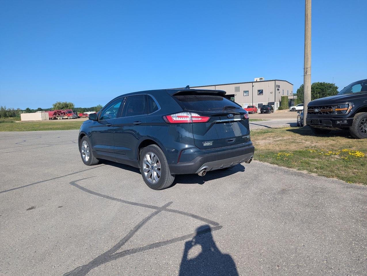 2019 Ford Edge Titanium AWD Photo3