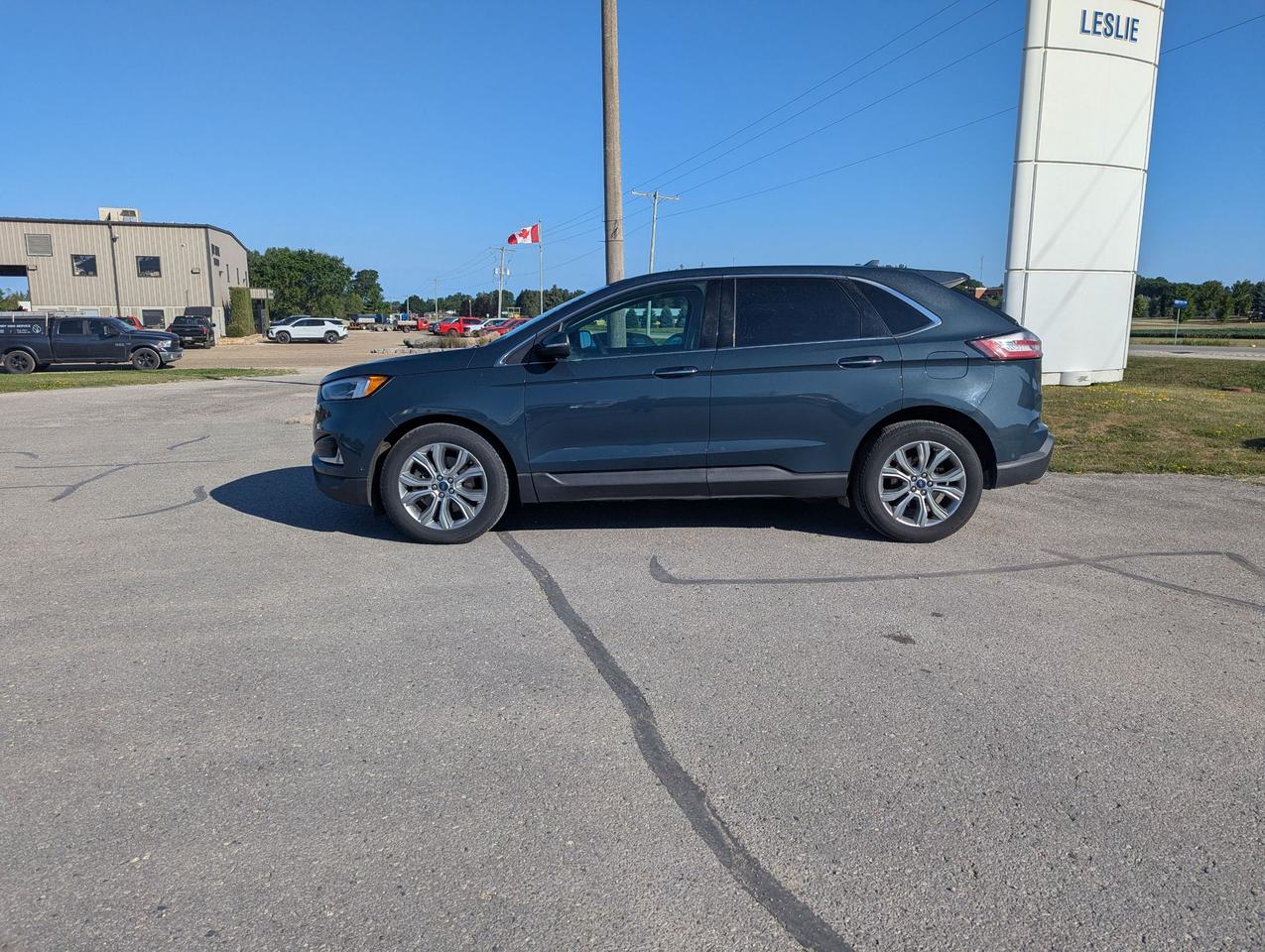 2019 Ford Edge Titanium AWD Photo2