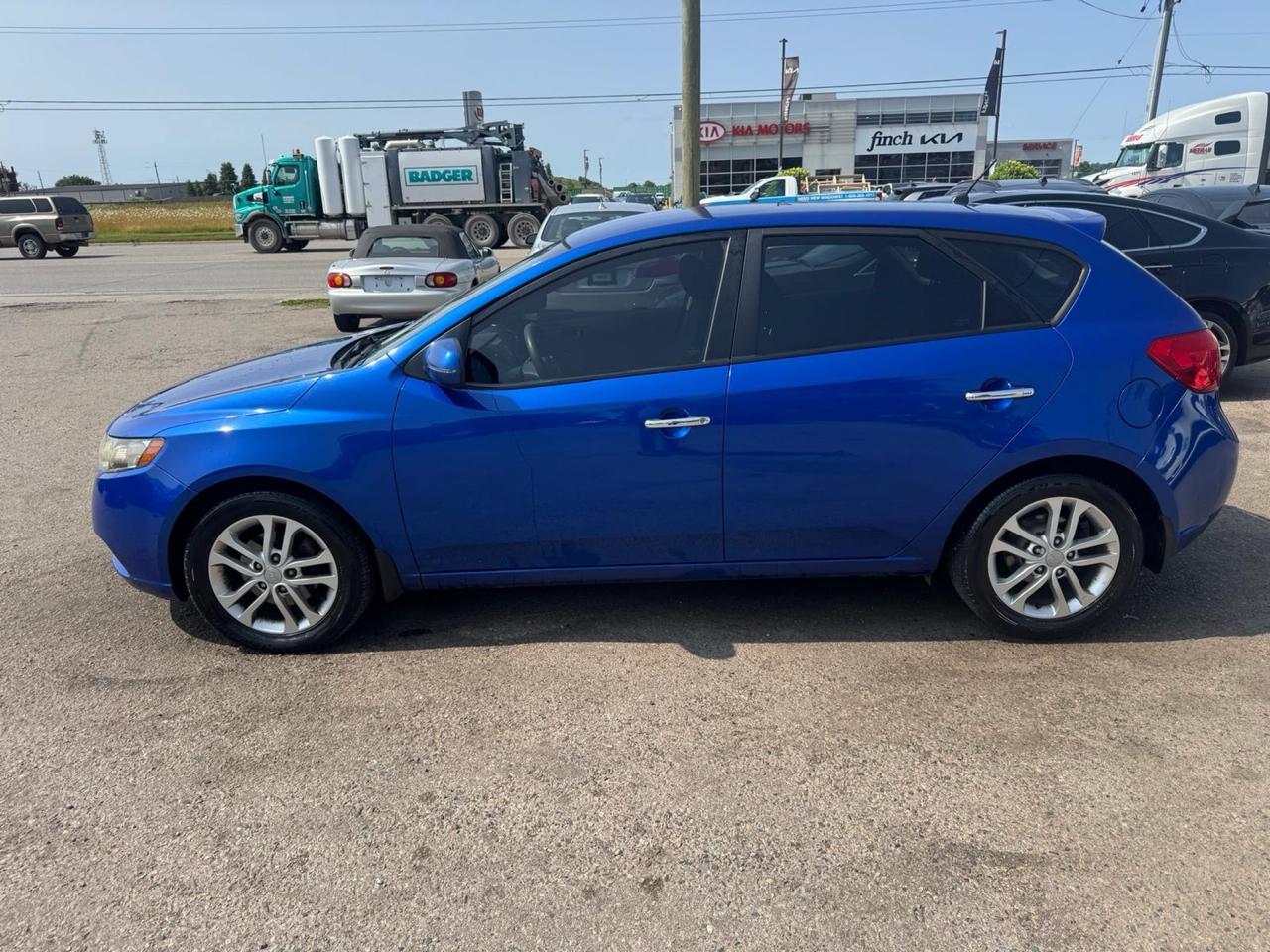 2012 Kia Forte5 EX, FUEL SAVER, AUTO, CERTIFIED Photo