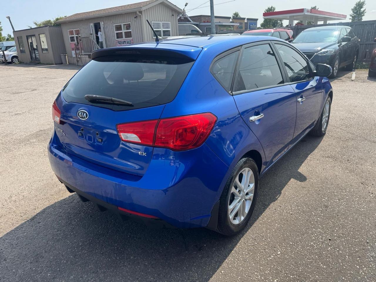 2012 Kia Forte5 EX, FUEL SAVER, AUTO, CERTIFIED Photo