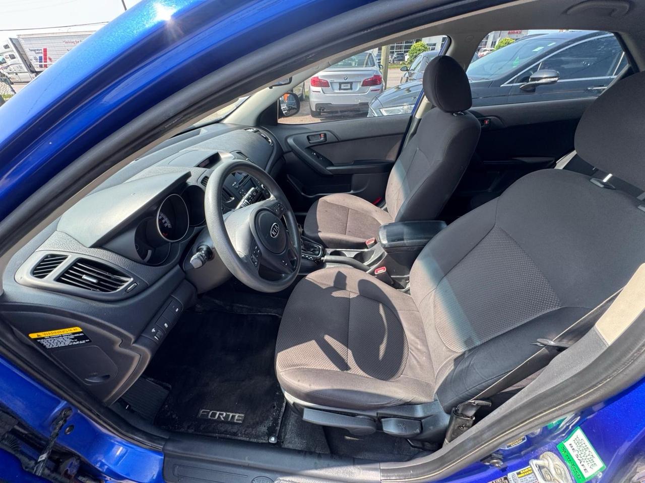 2012 Kia Forte5 EX, FUEL SAVER, AUTO, CERTIFIED Photo