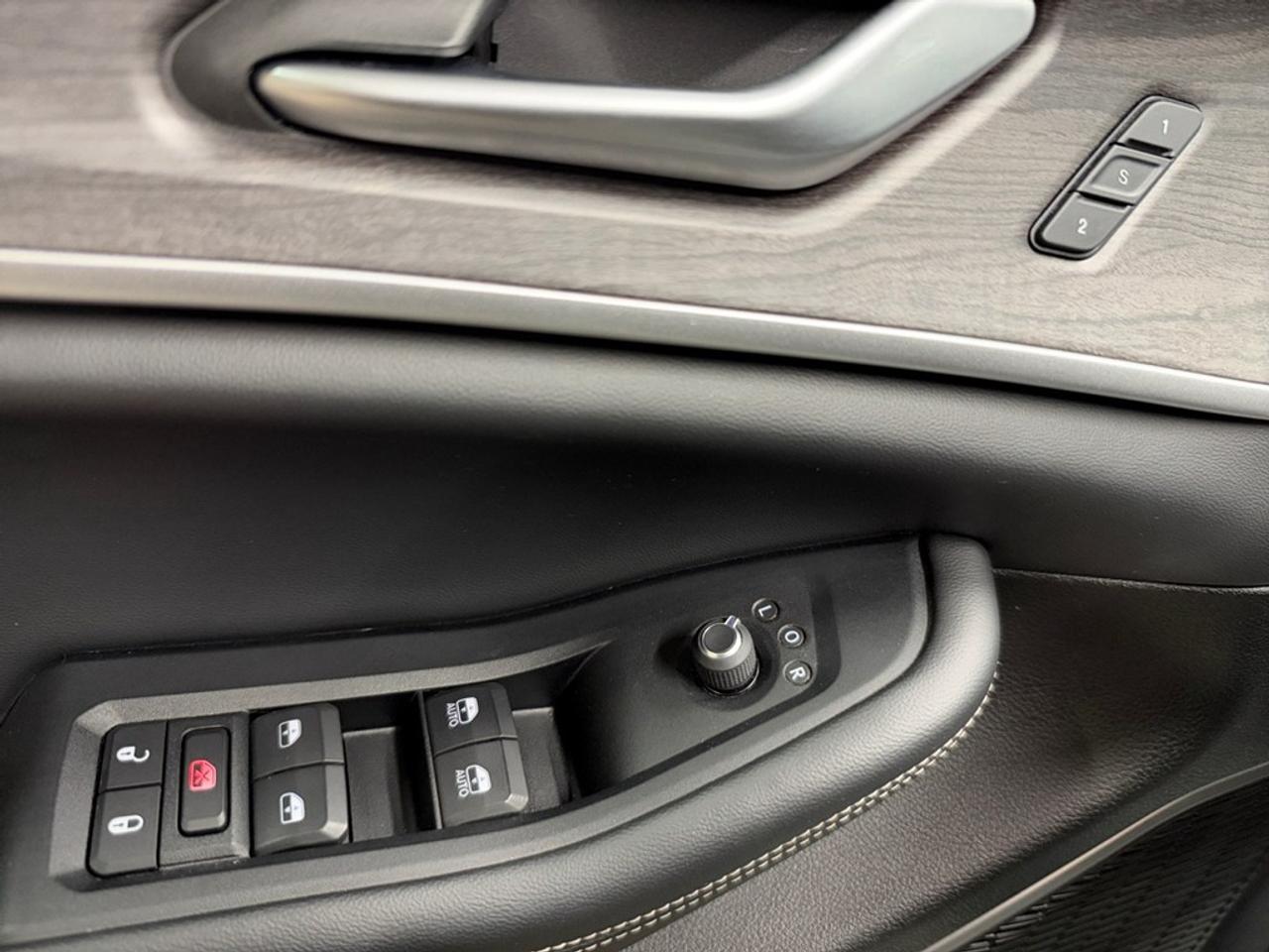 2024 Jeep Grand Cherokee LIMITED 4X4 Photo