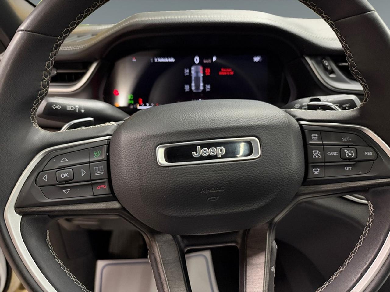 2024 Jeep Grand Cherokee LIMITED 4X4 Photo