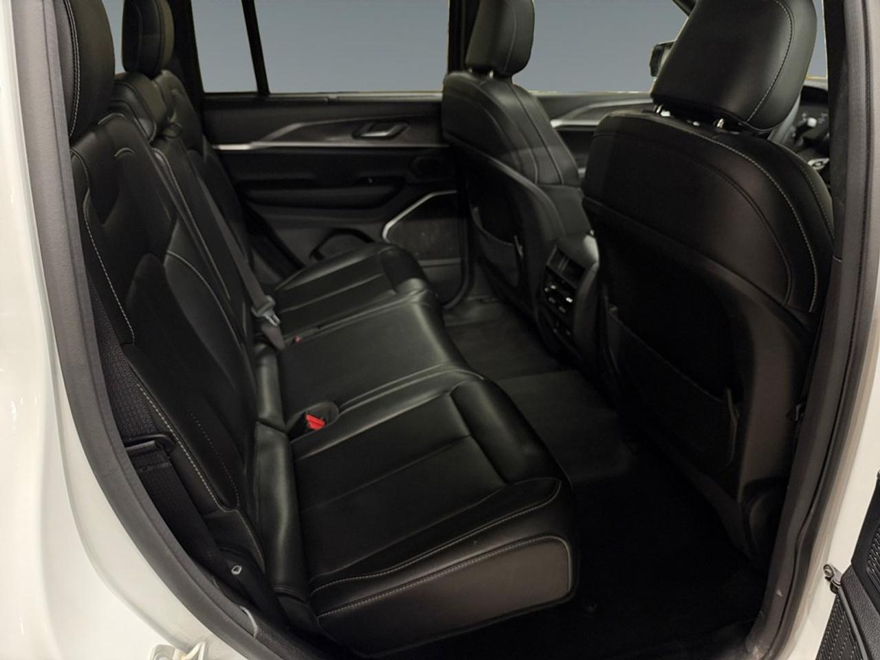 2024 Jeep Grand Cherokee LIMITED 4X4 Photo