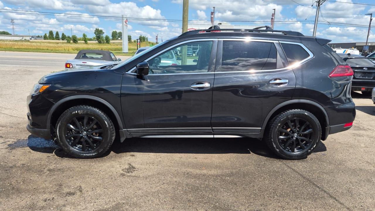 2018 Nissan Rogue SV AWD, BLACK ON BLACK,SUNROOF, CERTIFIED Photo