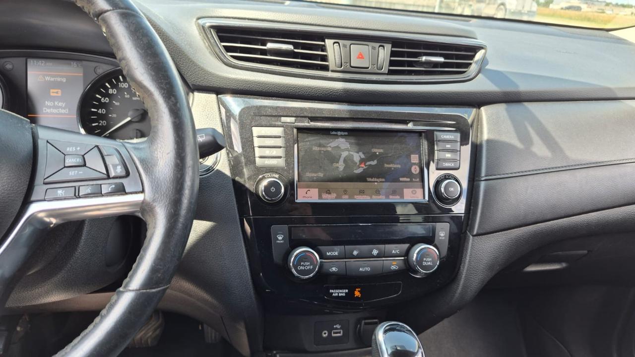 2018 Nissan Rogue SV AWD, BLACK ON BLACK,SUNROOF, CERTIFIED Photo