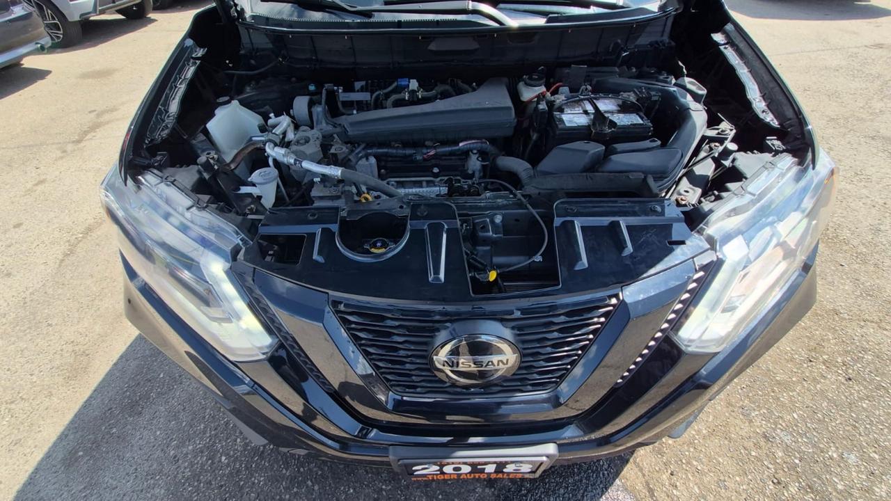 2018 Nissan Rogue SV AWD, BLACK ON BLACK,SUNROOF, CERTIFIED Photo