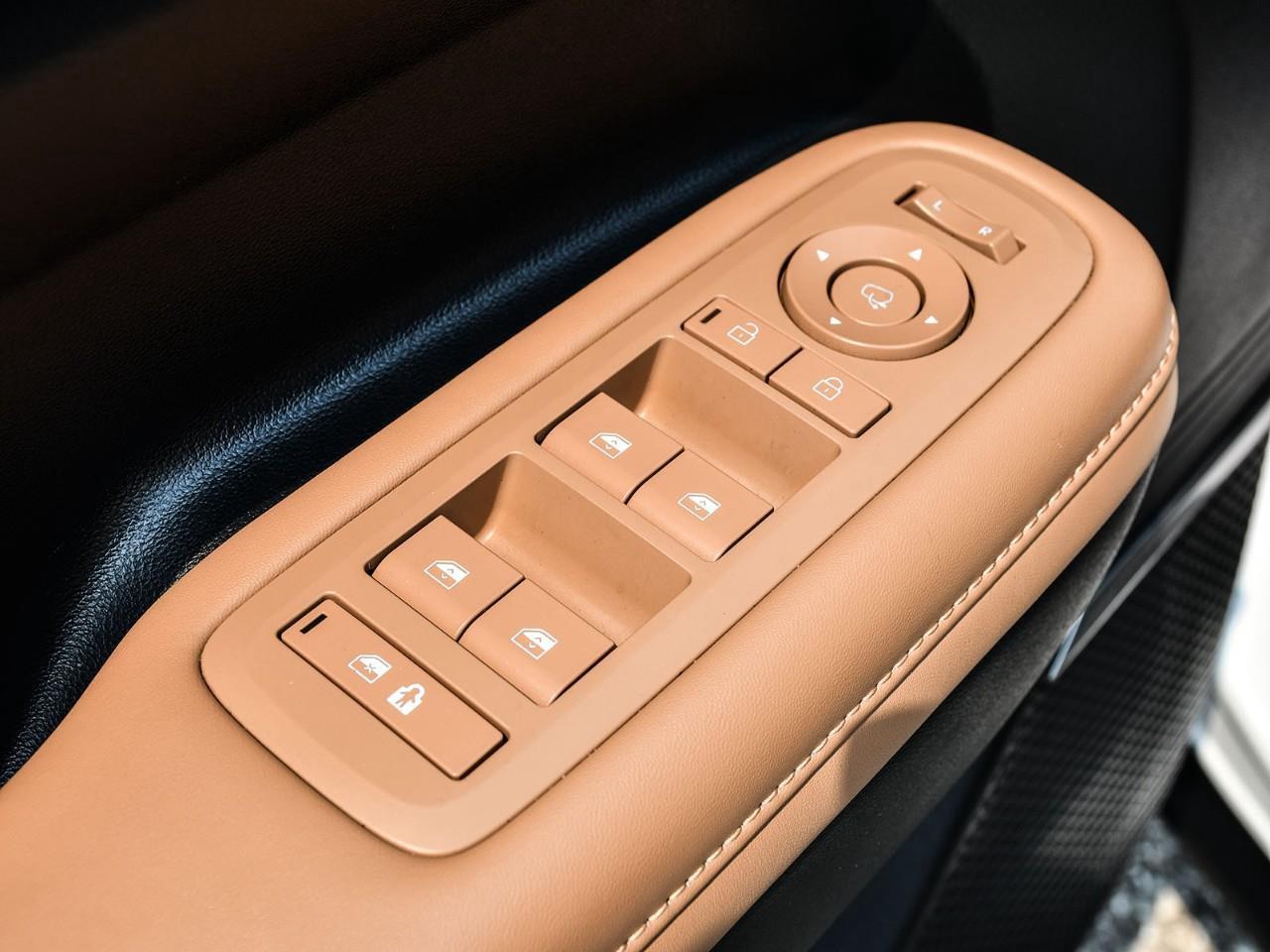 2024 Hyundai Santa Fe HEV Ultimate Calligraphy NHL Special Edition NAV | SUNROOF | HTD SEATS | HTD REAR SEATS Photo