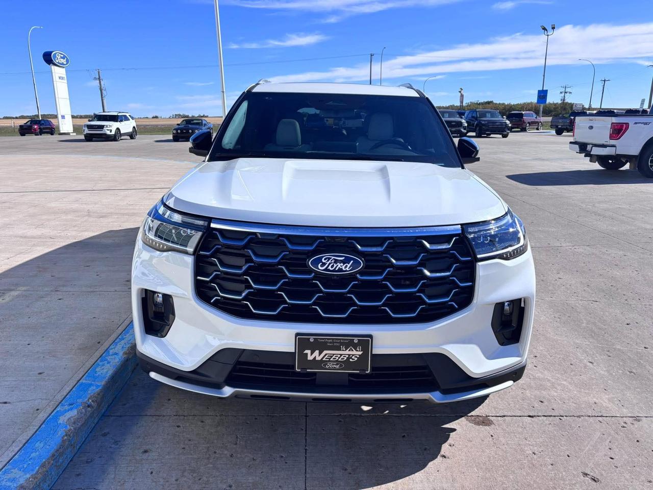 2027 Ford Explorer Platinum 4WD Photo1