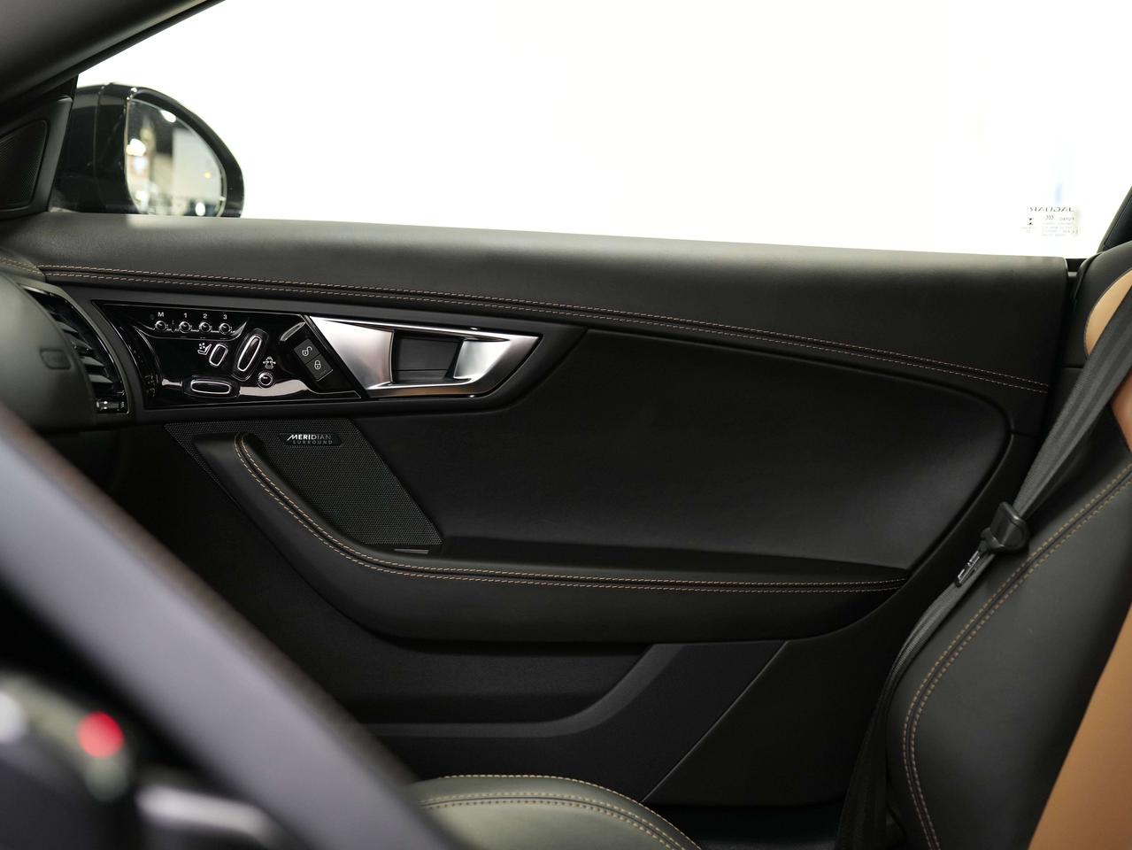 2016 Jaguar F-Type R | AWD | MERIDIAN | PANO | 21 IN Photo