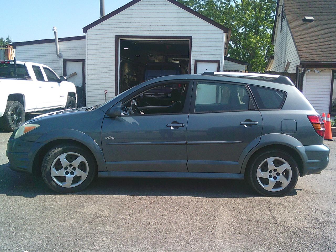 2006 Pontiac Vibe 4DR WGN FWD Photo