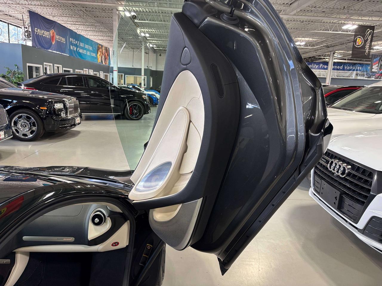 2020 McLaren GT NO LUX TAX|BUTTERFLYDOORS|CHROMICROOF|FRONTLIFT|+ Photo