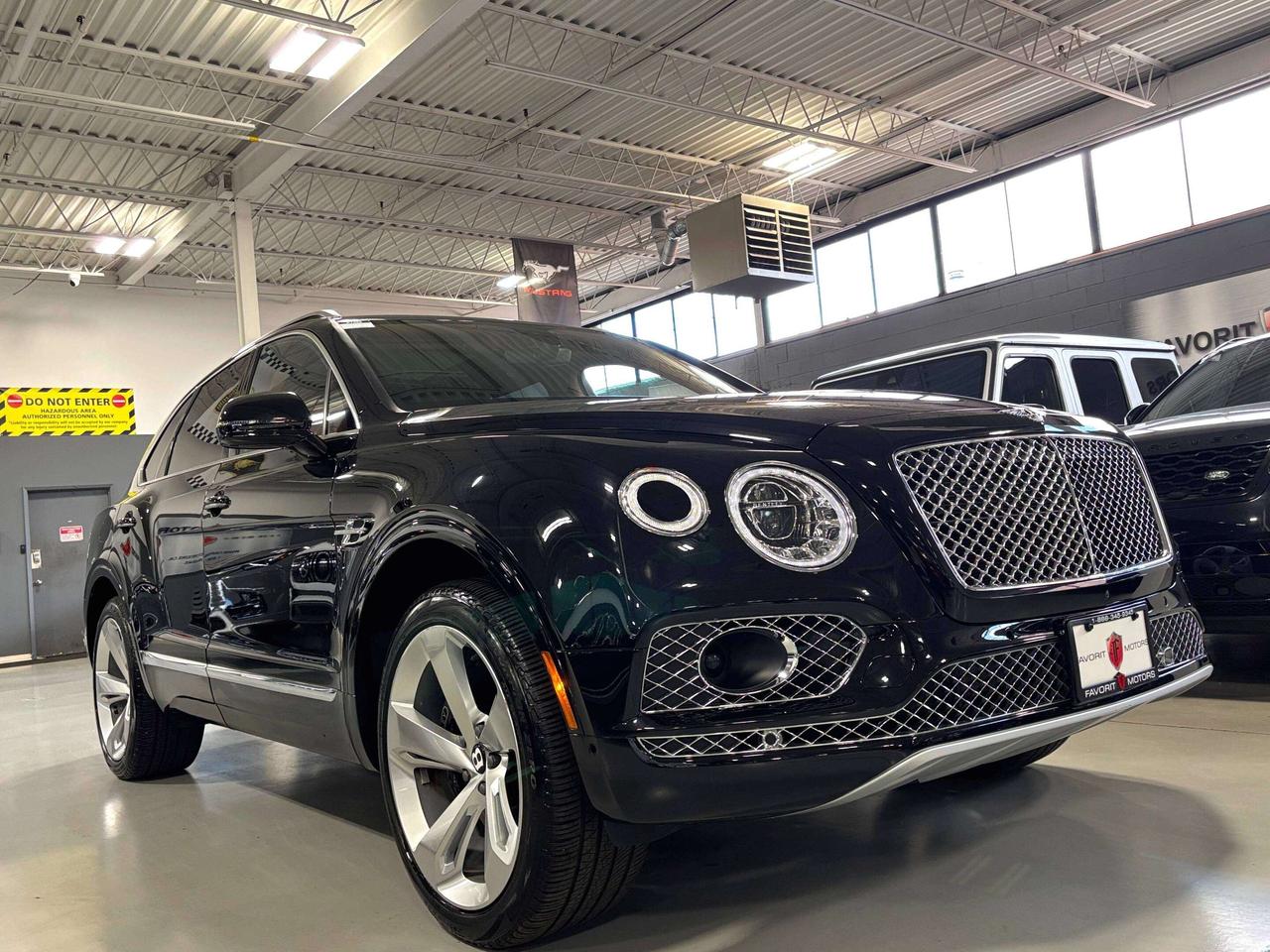 2018 Bentley Bentayga W12|SIGNATURE|REAREXECUTIVE|NO LUX TAX|NIGHTVISION Photo