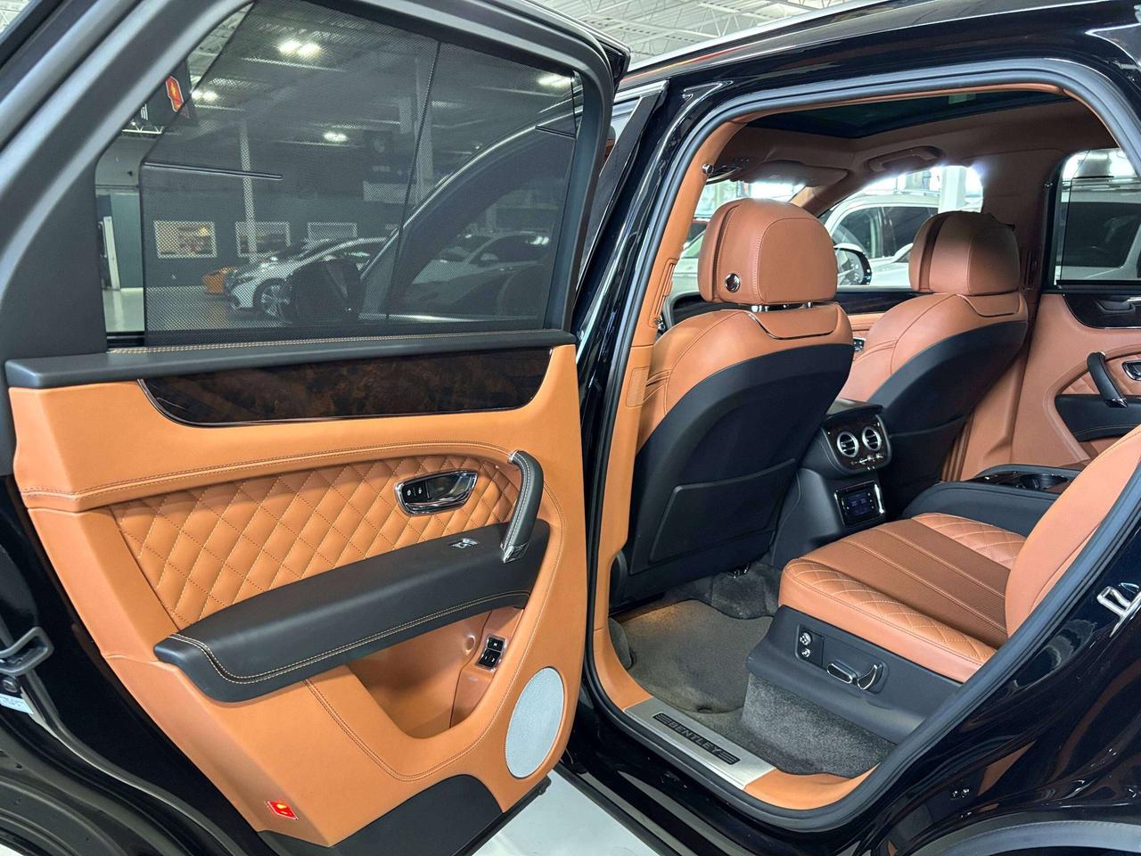 2018 Bentley Bentayga W12|SIGNATURE|REAREXECUTIVE|NO LUX TAX|NIGHTVISION Photo