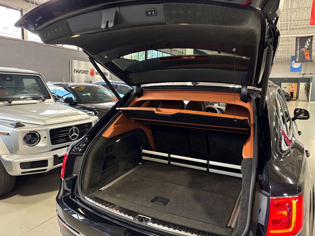 2018 Bentley Bentayga W12|SIGNATURE|REAREXECUTIVE|NO LUX TAX|NIGHTVISION Photo