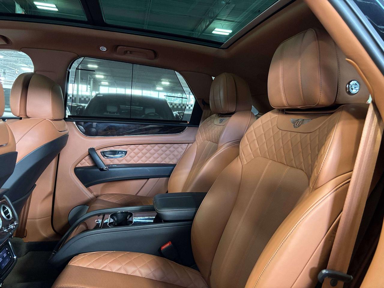 2018 Bentley Bentayga W12|SIGNATURE|REAREXECUTIVE|NO LUX TAX|NIGHTVISION Photo