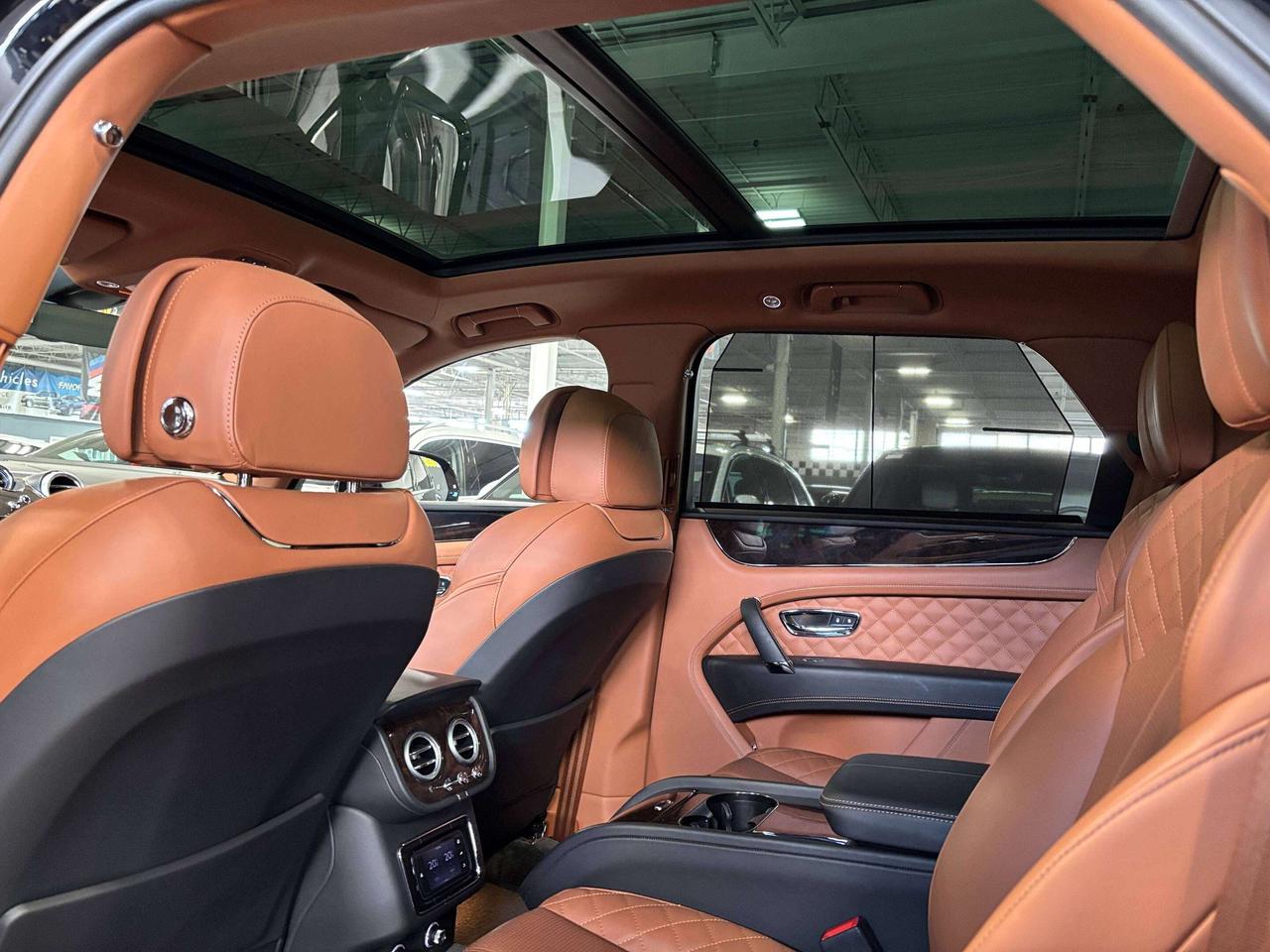 2018 Bentley Bentayga W12|SIGNATURE|REAREXECUTIVE|NO LUX TAX|NIGHTVISION Photo