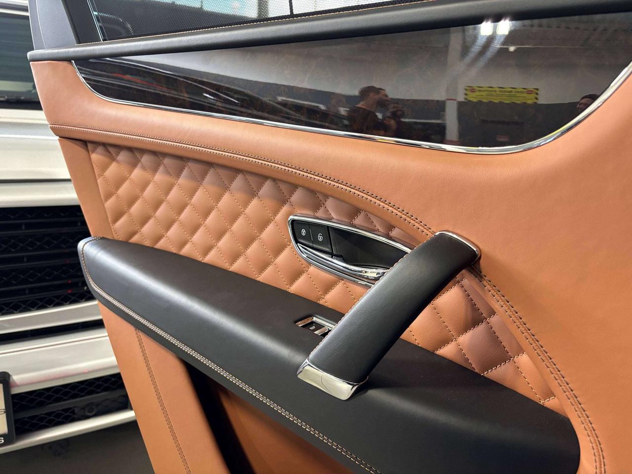 2018 Bentley Bentayga W12|SIGNATURE|REAREXECUTIVE|NO LUX TAX|NIGHTVISION Photo