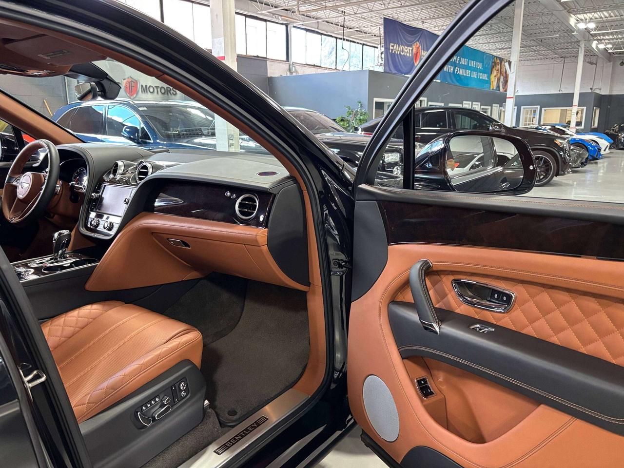 2018 Bentley Bentayga W12|SIGNATURE|REAREXECUTIVE|NO LUX TAX|NIGHTVISION Photo