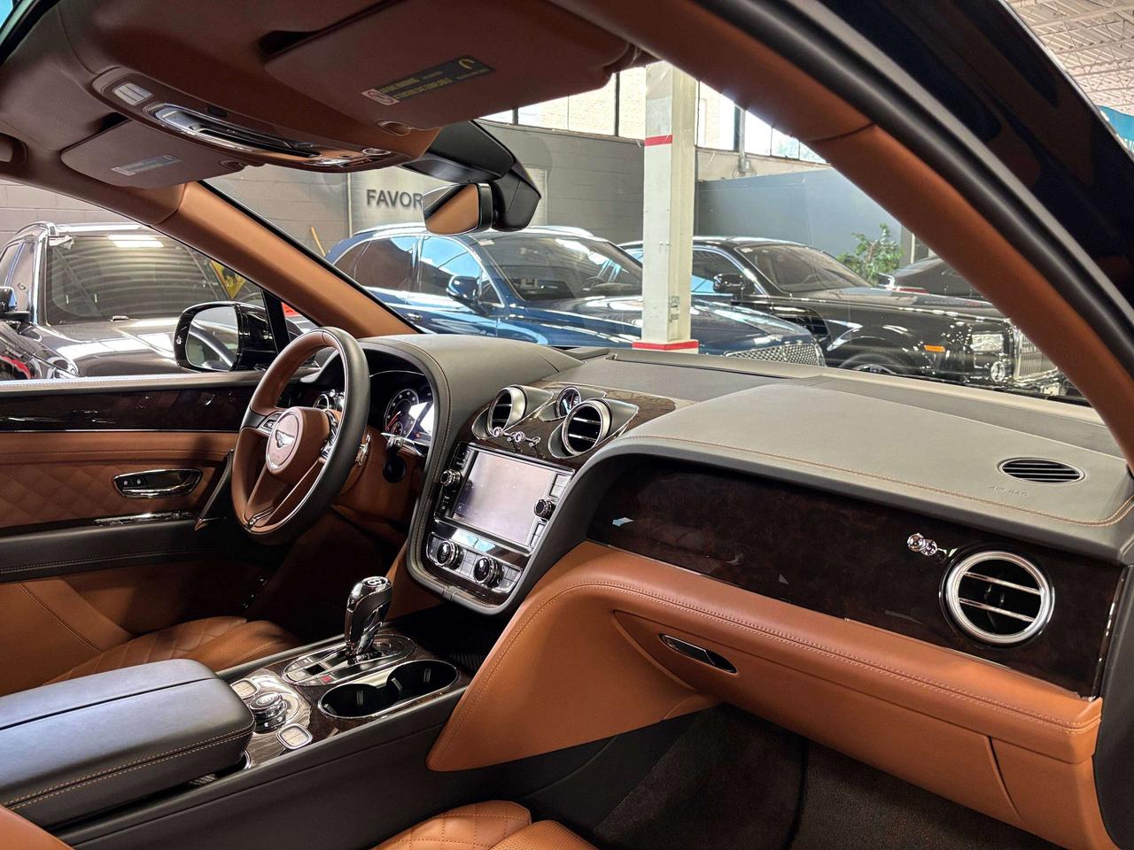 2018 Bentley Bentayga W12|SIGNATURE|REAREXECUTIVE|NO LUX TAX|NIGHTVISION Photo