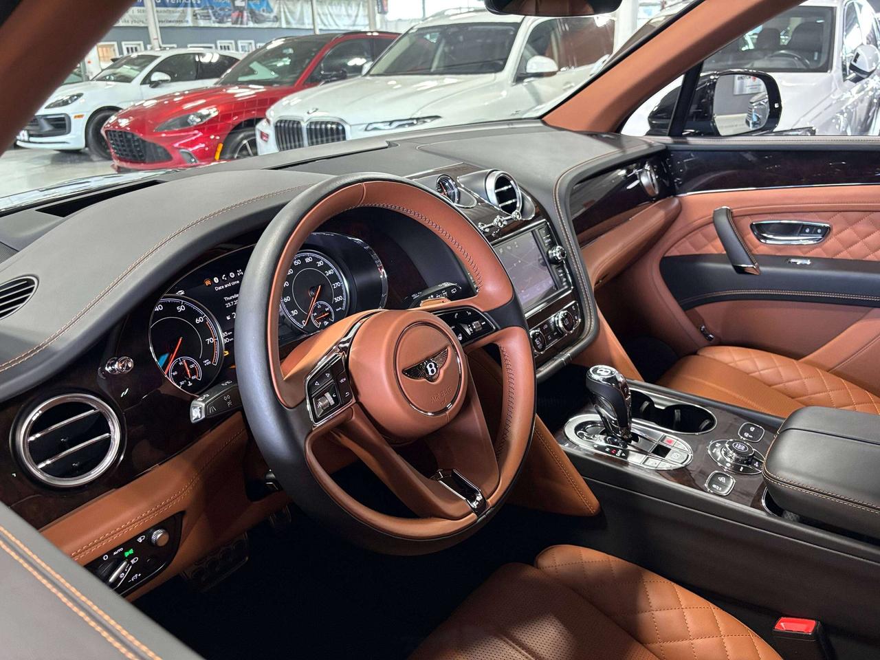 2018 Bentley Bentayga W12|SIGNATURE|REAREXECUTIVE|NO LUX TAX|NIGHTVISION Photo