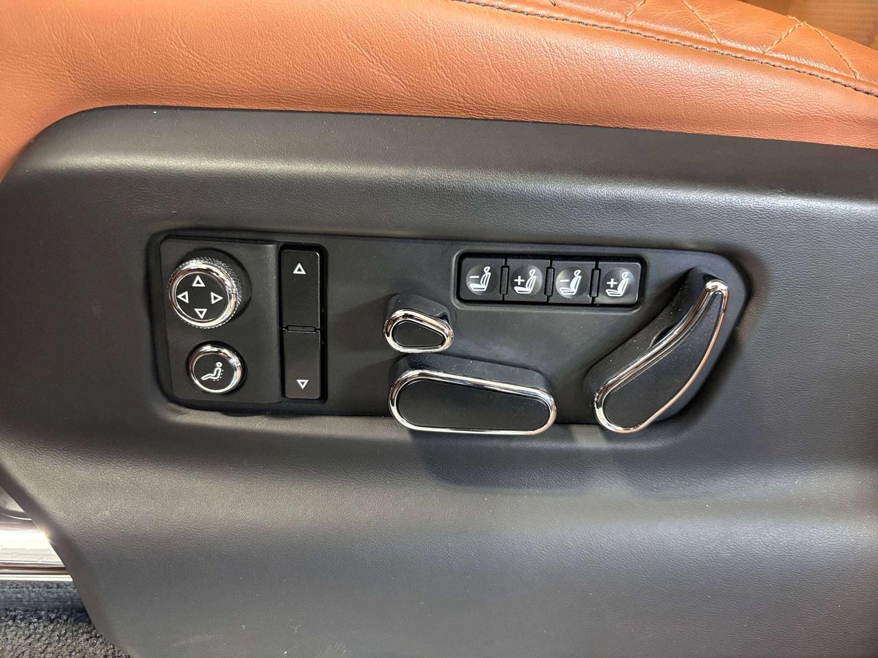 2018 Bentley Bentayga W12|SIGNATURE|REAREXECUTIVE|NO LUX TAX|NIGHTVISION Photo
