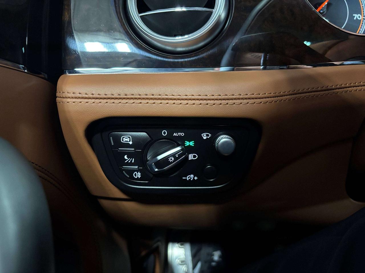 2018 Bentley Bentayga W12|SIGNATURE|REAREXECUTIVE|NO LUX TAX|NIGHTVISION Photo