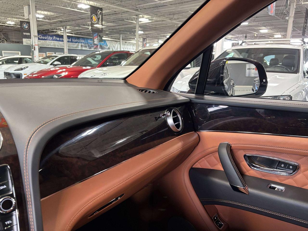 2018 Bentley Bentayga W12|SIGNATURE|REAREXECUTIVE|NO LUX TAX|NIGHTVISION Photo