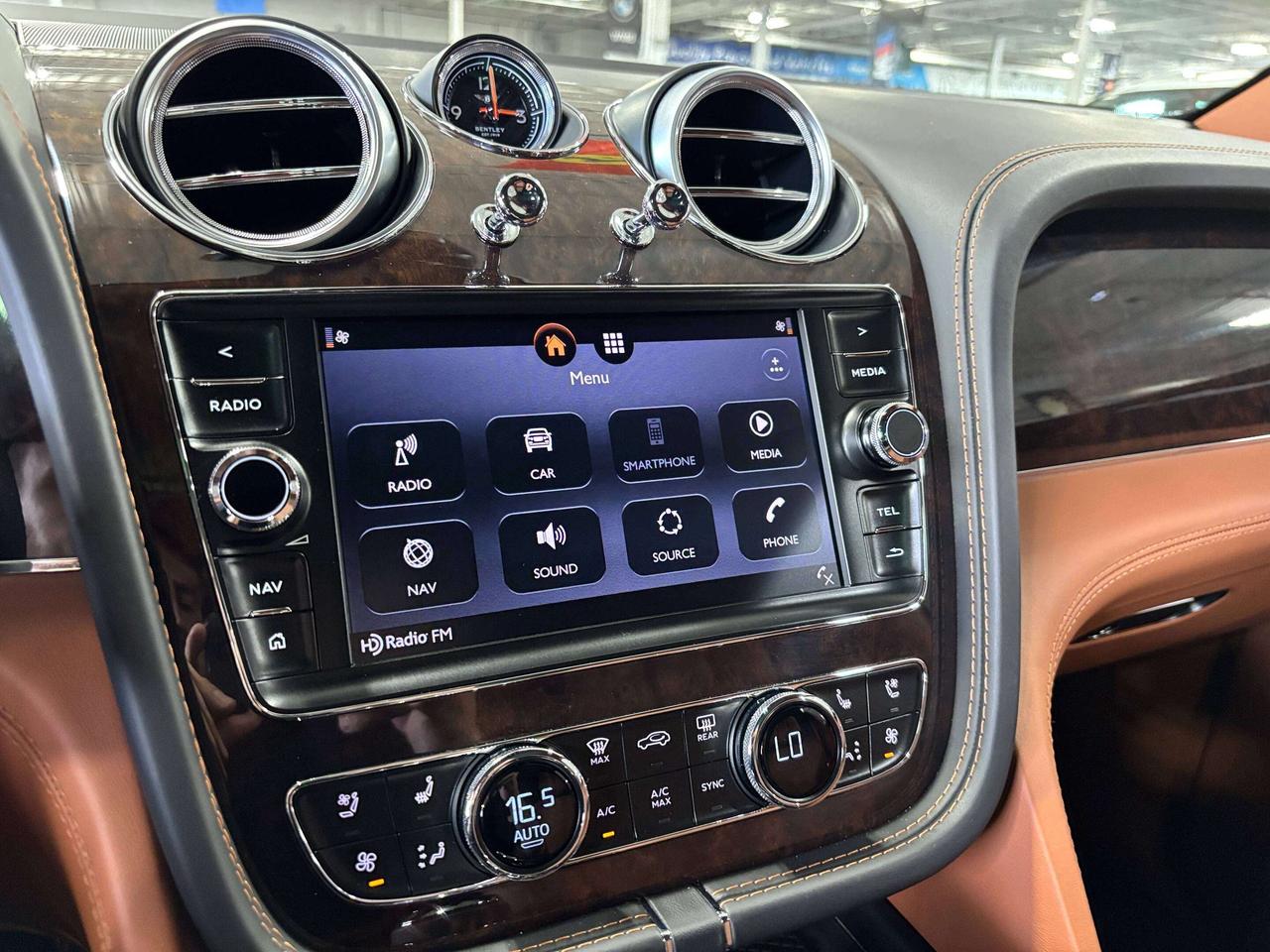 2018 Bentley Bentayga W12|SIGNATURE|REAREXECUTIVE|NO LUX TAX|NIGHTVISION Photo