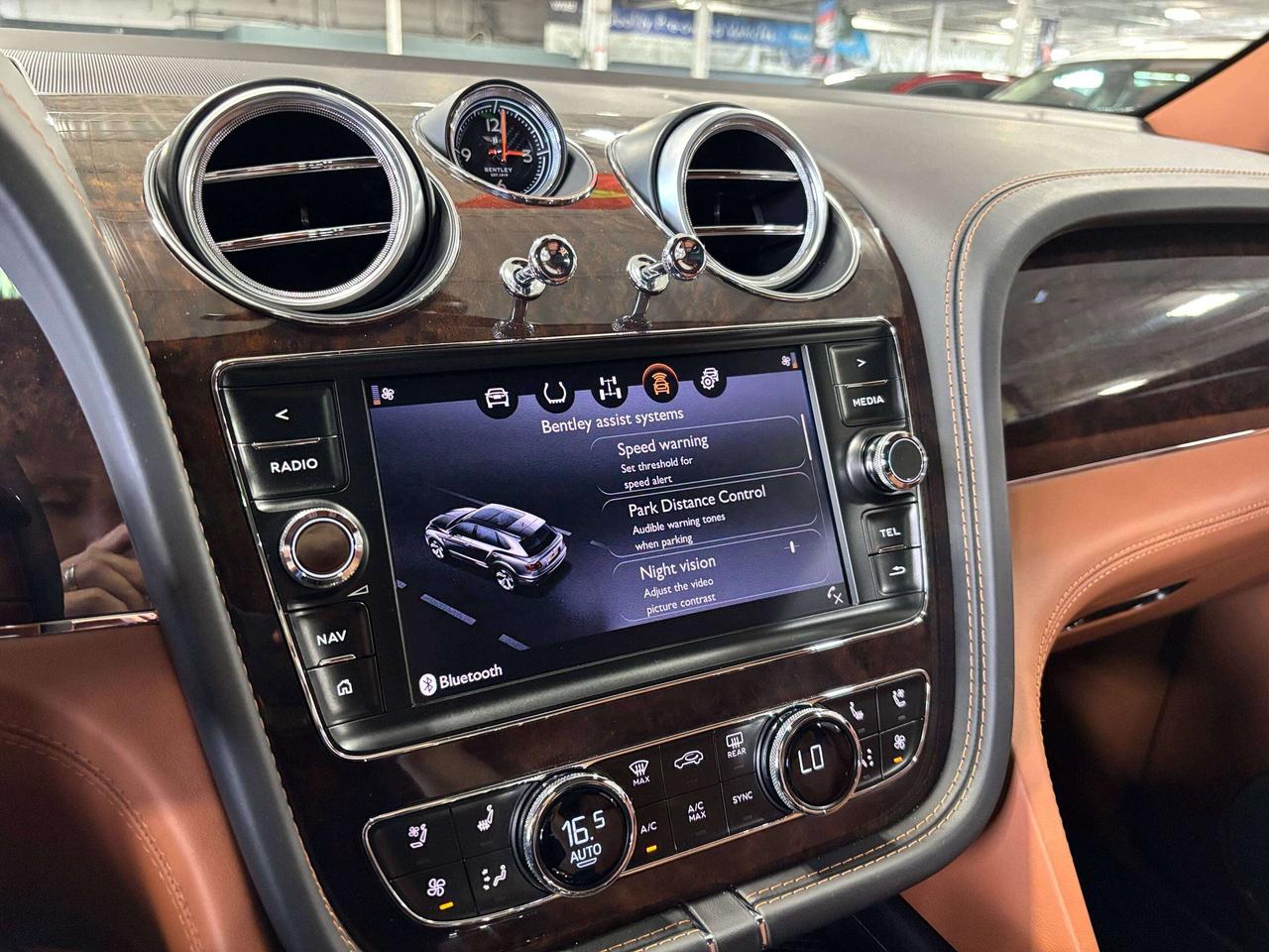 2018 Bentley Bentayga W12|SIGNATURE|REAREXECUTIVE|NO LUX TAX|NIGHTVISION Photo