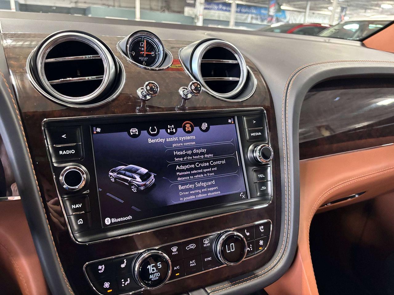 2018 Bentley Bentayga W12|SIGNATURE|REAREXECUTIVE|NO LUX TAX|NIGHTVISION Photo