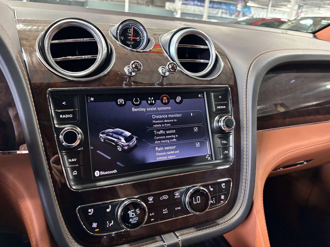 2018 Bentley Bentayga W12|SIGNATURE|REAREXECUTIVE|NO LUX TAX|NIGHTVISION Photo