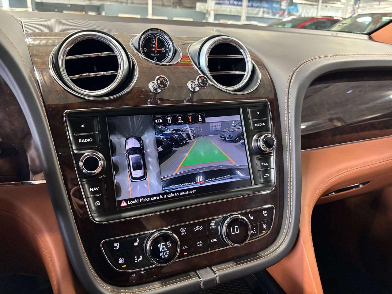 2018 Bentley Bentayga W12|SIGNATURE|REAREXECUTIVE|NO LUX TAX|NIGHTVISION Photo
