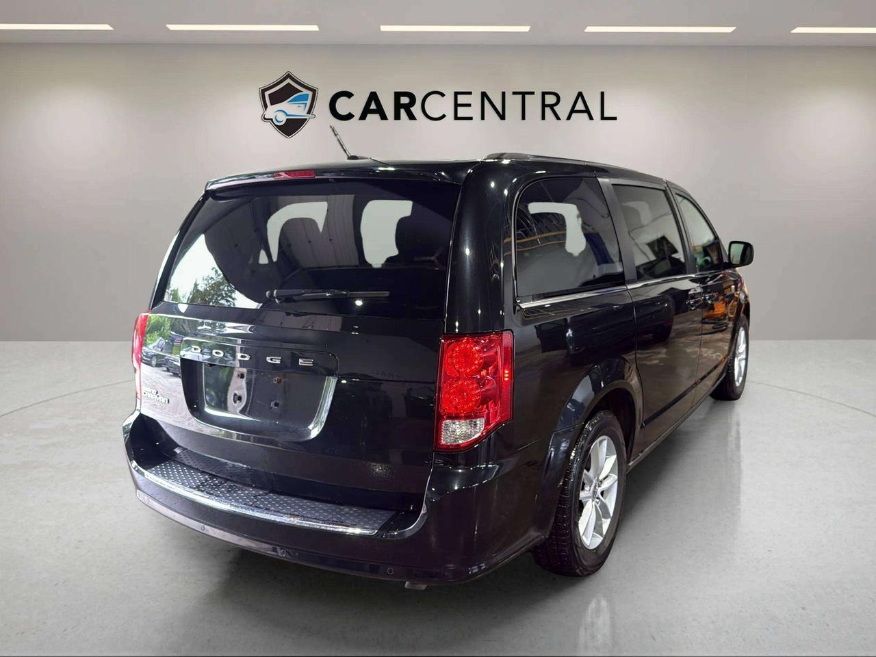 2020 Dodge Grand Caravan PREMIUM PLUS |CLEAN CARFAX|1 OWNER|LEATHER| PWR DR Photo4