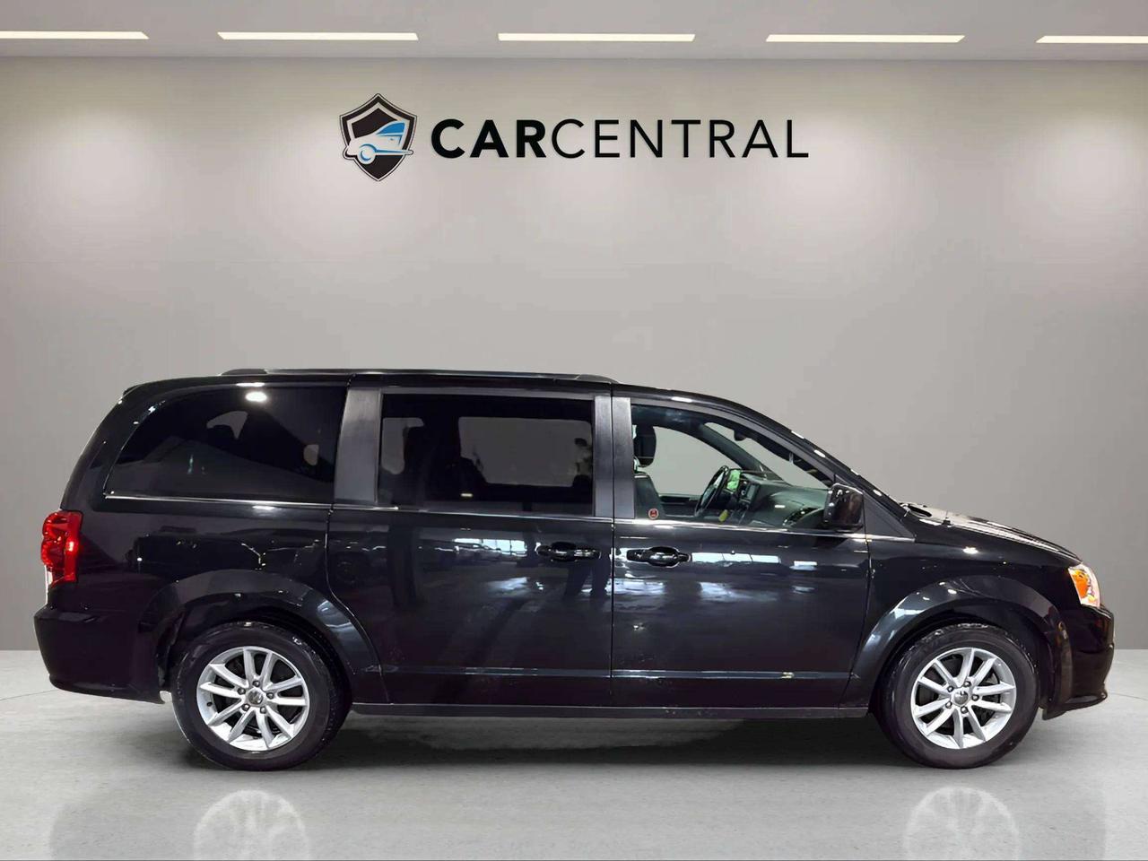 2020 Dodge Grand Caravan PREMIUM PLUS |CLEAN CARFAX|1 OWNER|LEATHER| PWR DR Photo
