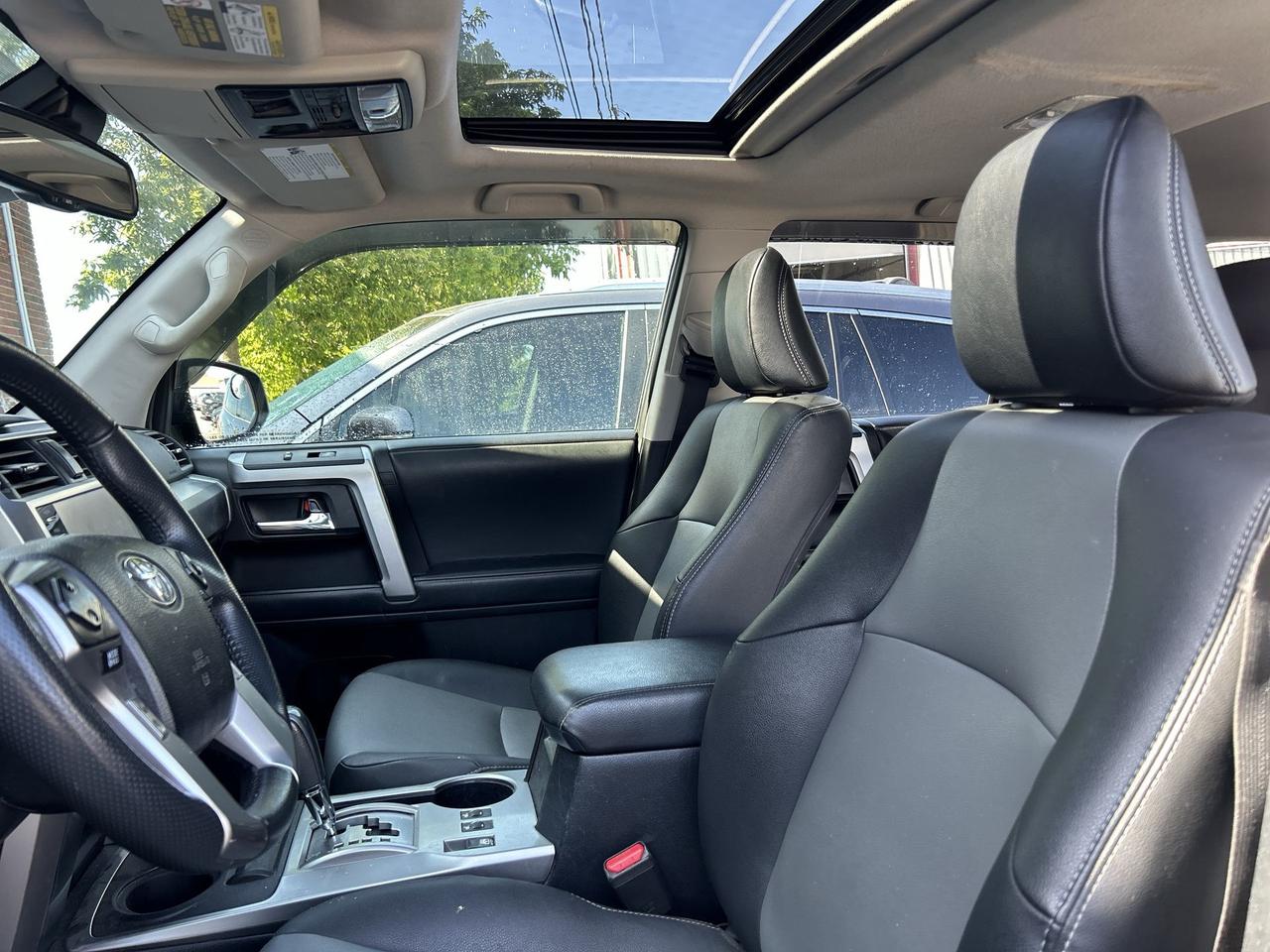 2021 Toyota 4Runner 4X4 | 7-PASS | LEATHER |SUNROOF | TOW PKG | ALLOYS Photo