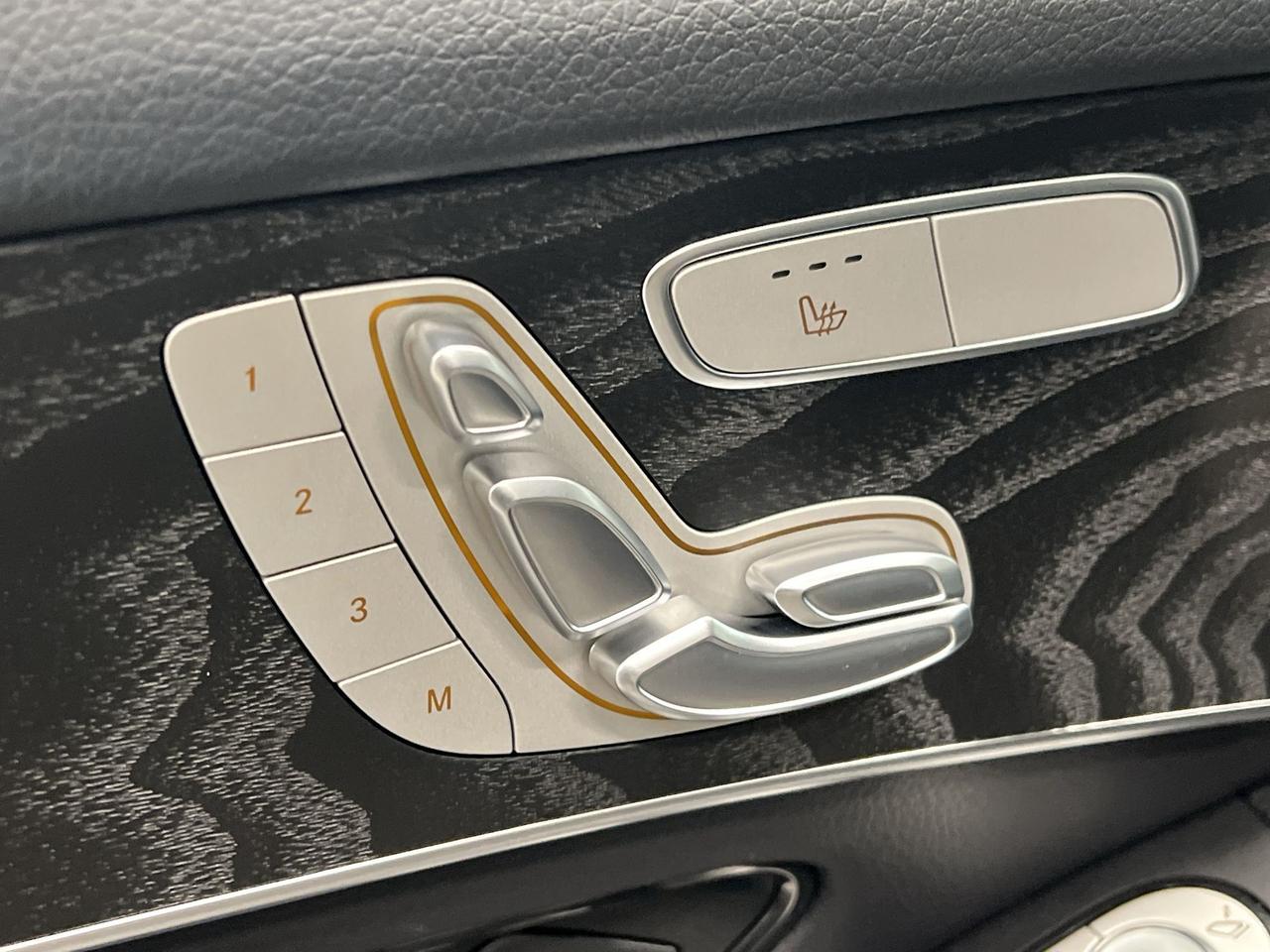 2022 Mercedes-Benz GLC-Class GLC 300 AWD | LOW KMS!! | LEATHER | PANO ROOF |NAV Photo