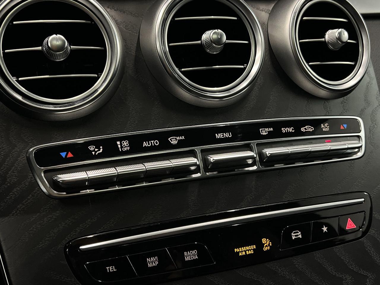 2022 Mercedes-Benz GLC-Class GLC 300 AWD | LOW KMS!! | LEATHER | PANO ROOF |NAV Photo