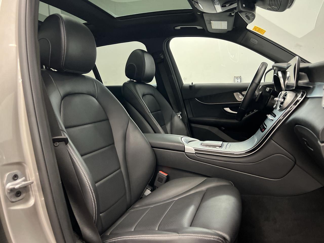 2022 Mercedes-Benz GLC-Class GLC 300 AWD | LOW KMS!! | LEATHER | PANO ROOF |NAV Photo