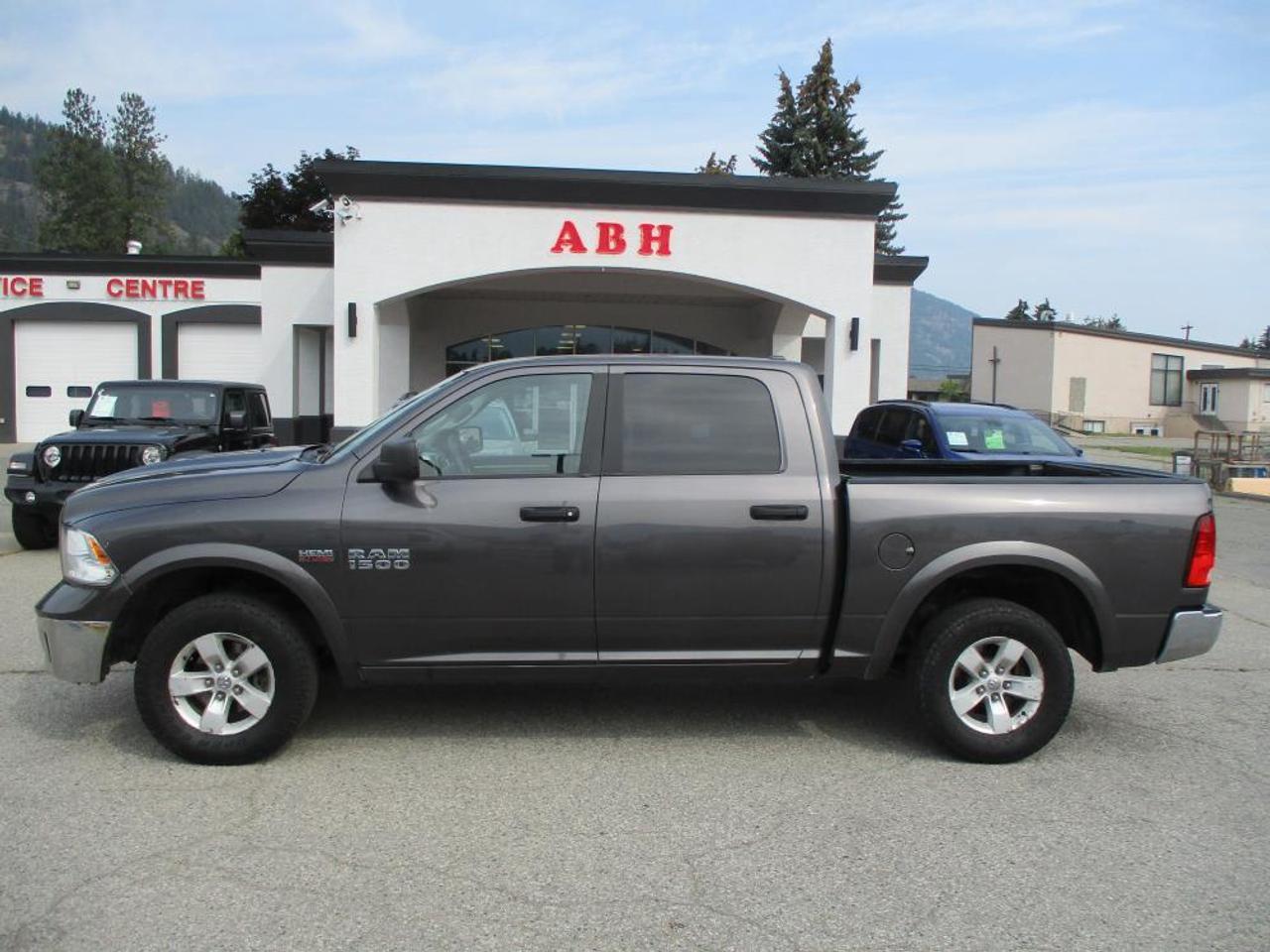 2017 RAM 1500 OUTDOORSMAN CREW 4X4 - Photo #3