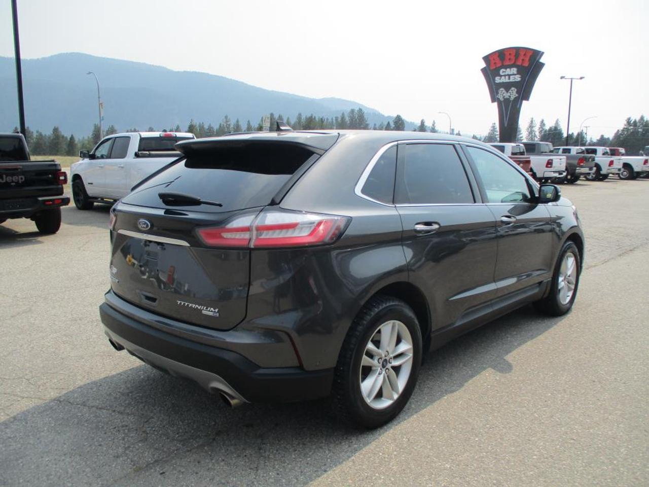 2020 Ford Edge Titanium AWD Photo