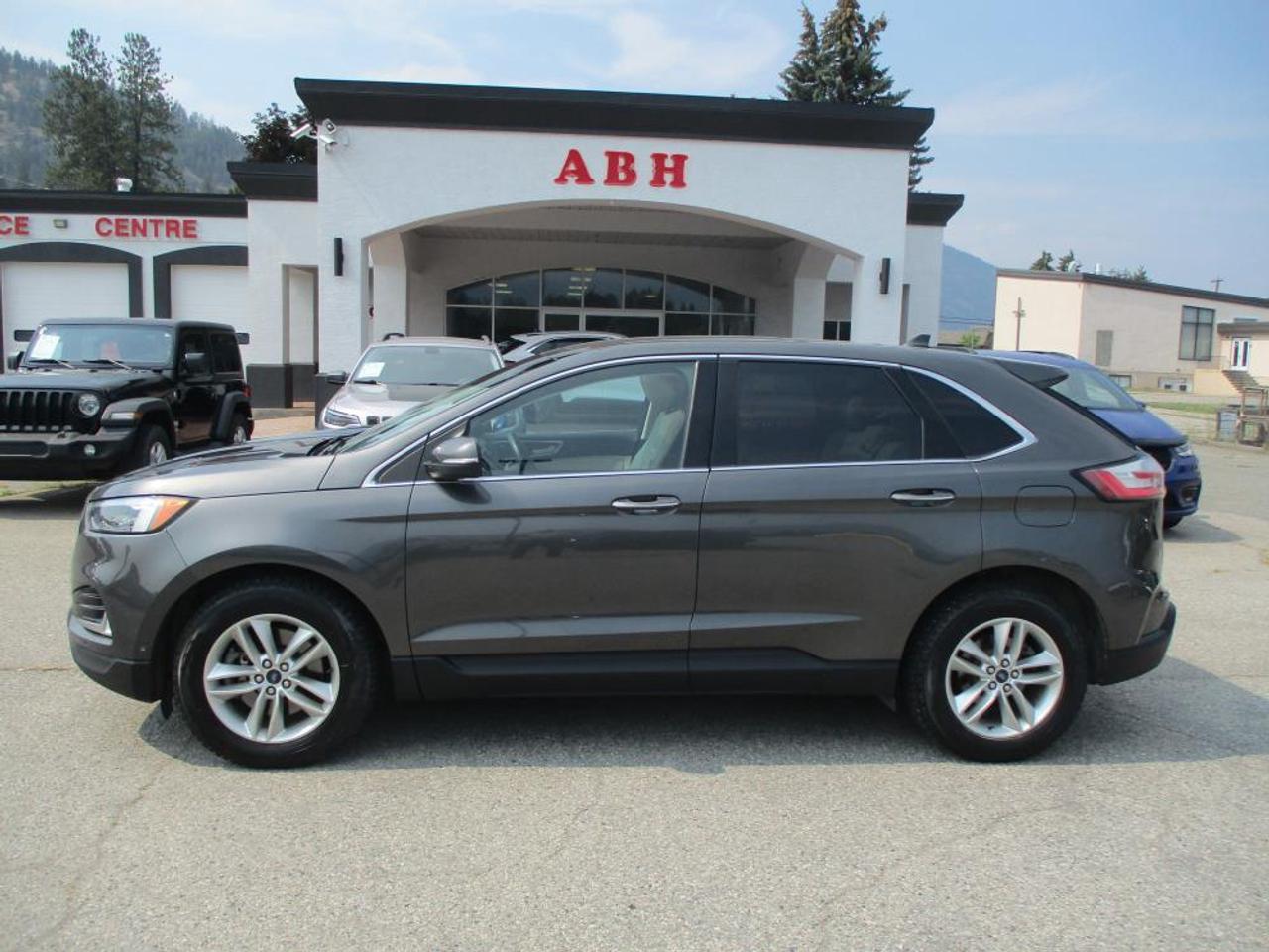 2020 Ford Edge Titanium AWD Photo