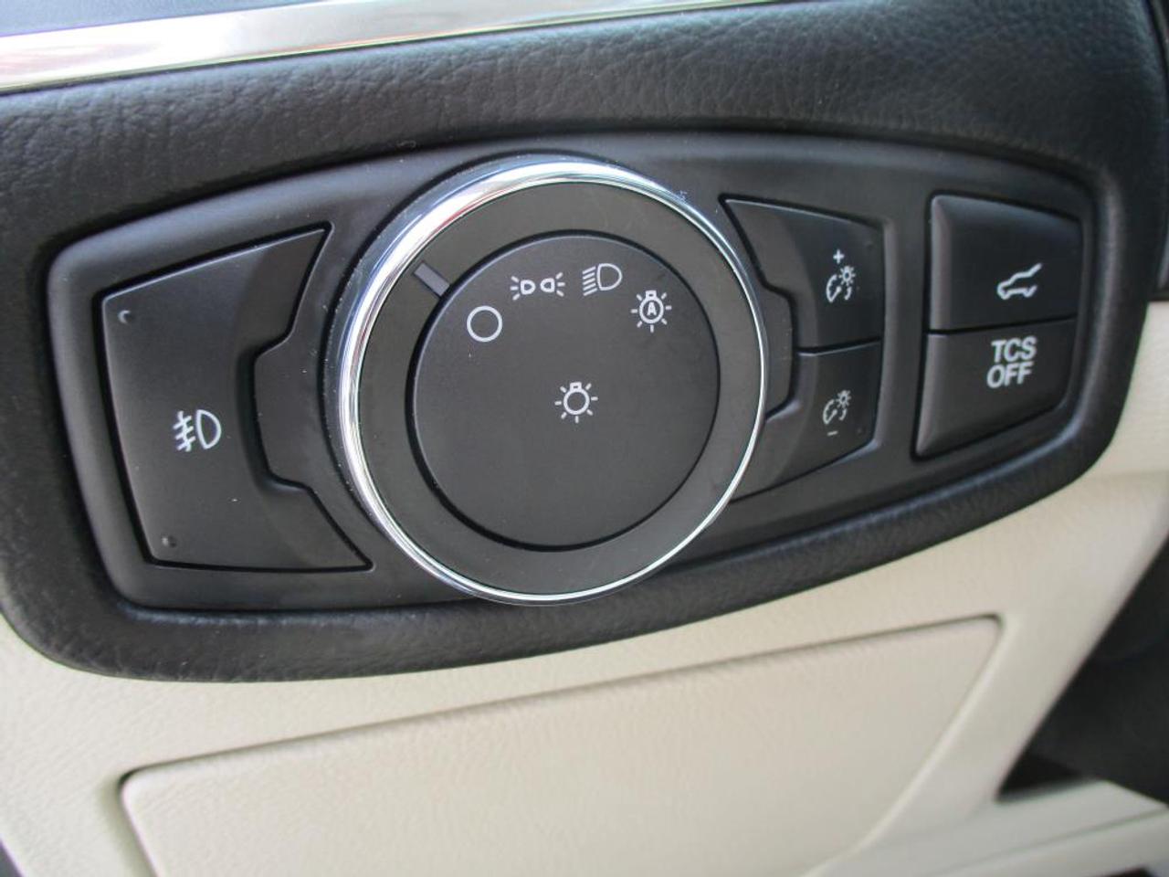 2020 Ford Edge Titanium AWD - Photo #11