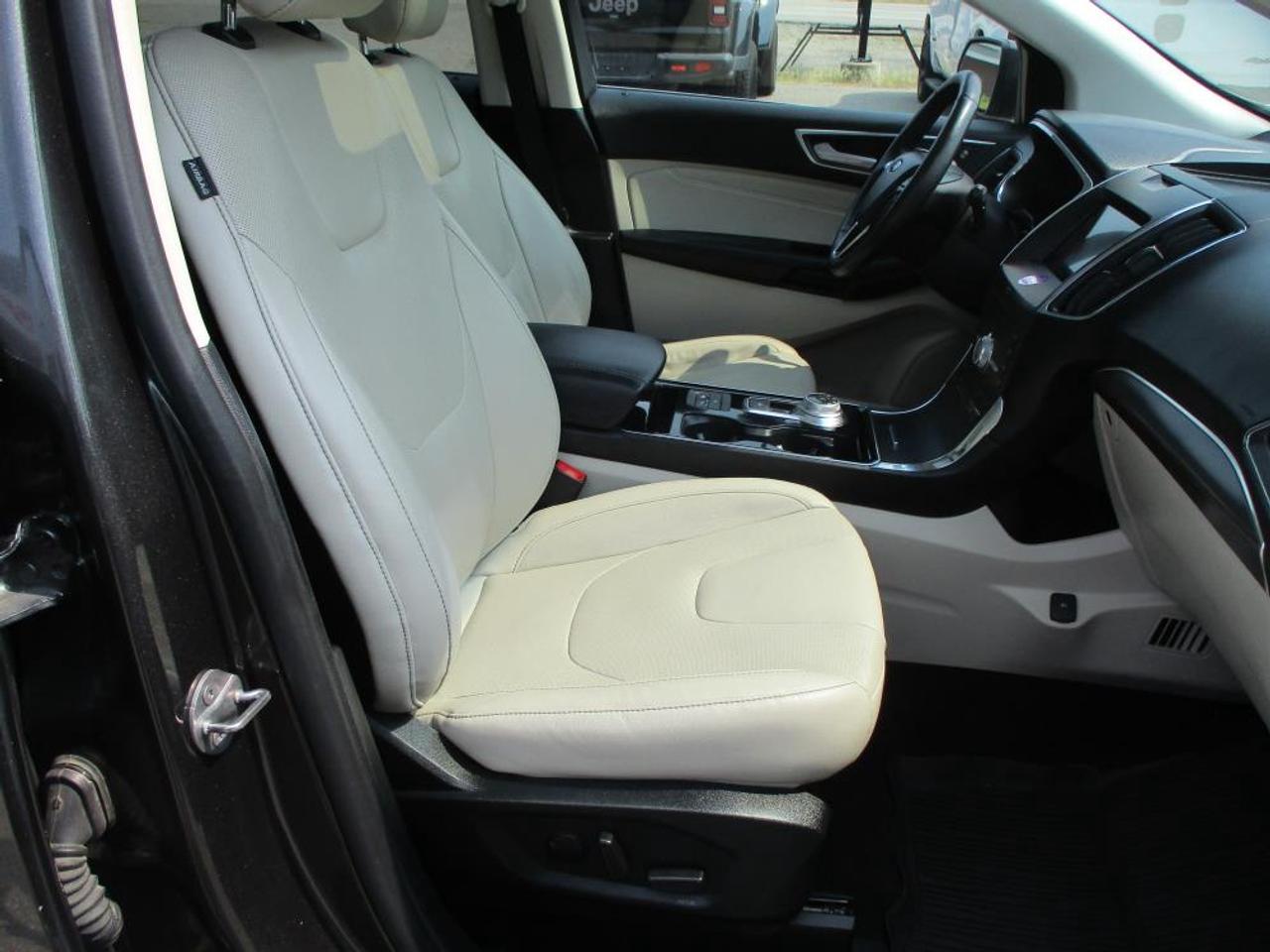 2020 Ford Edge Titanium AWD Photo