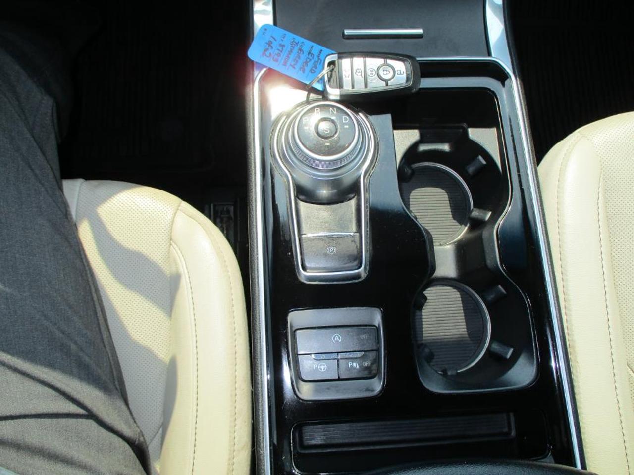 2020 Ford Edge Titanium AWD - Photo #22
