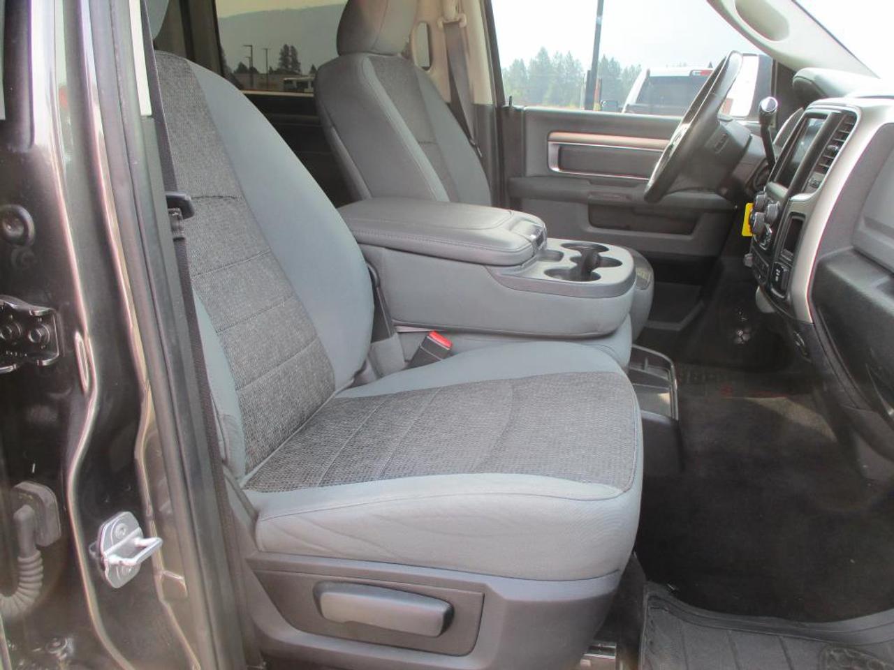 2015 RAM 3500 SLT CREW CAB 4X4 - Photo #12