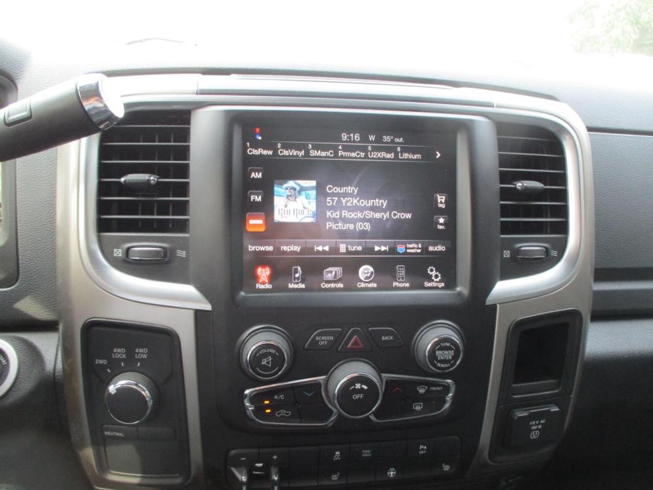2015 RAM 3500 SLT CREW CAB 4X4 Photo