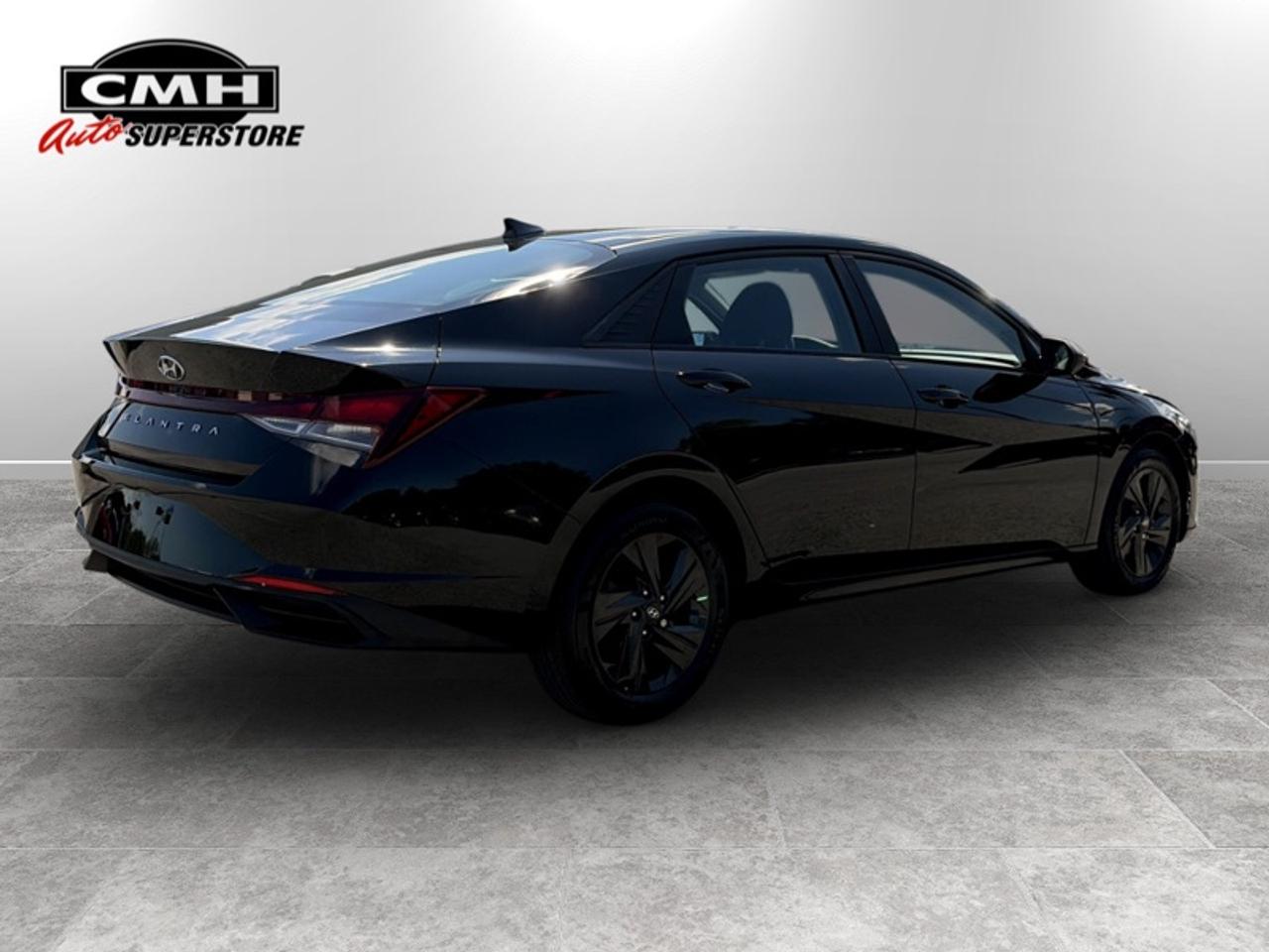 2021 Hyundai Elantra Preferred IVT  **LOW MILEAGE** Photo4