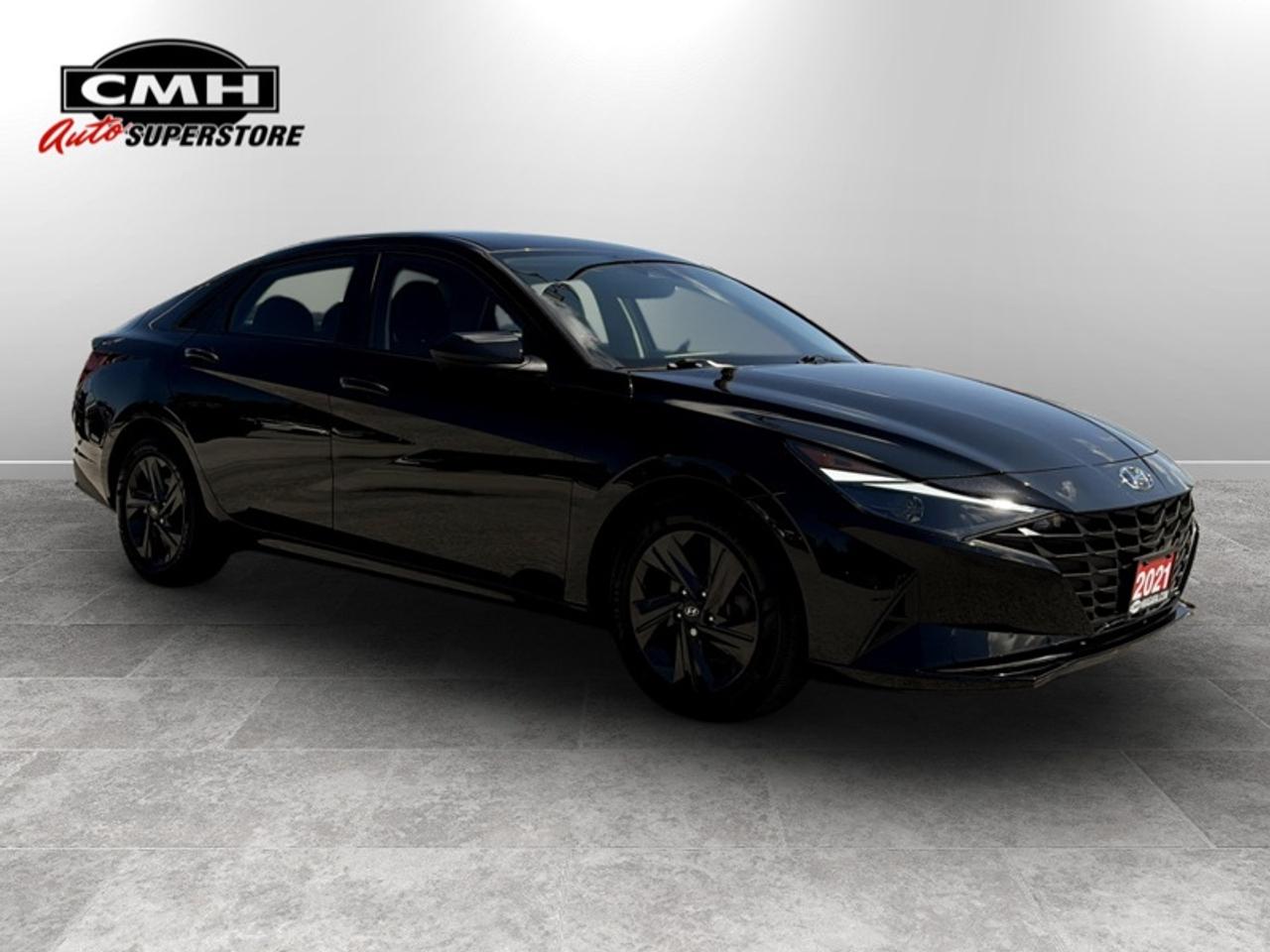 2021 Hyundai Elantra Preferred IVT  **LOW MILEAGE** Photo